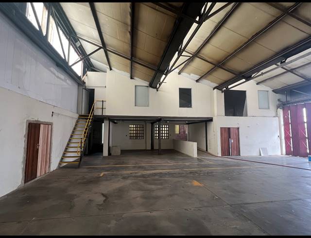 1,300M² BUILDING TO LET IN STRIJDOMPARK